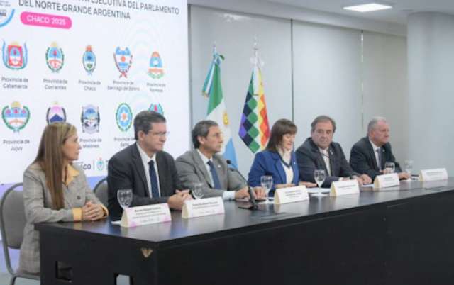 Pedro Braillard Poccard, participó en la reunión de la Mesa Ejecutiva del Parlamento
